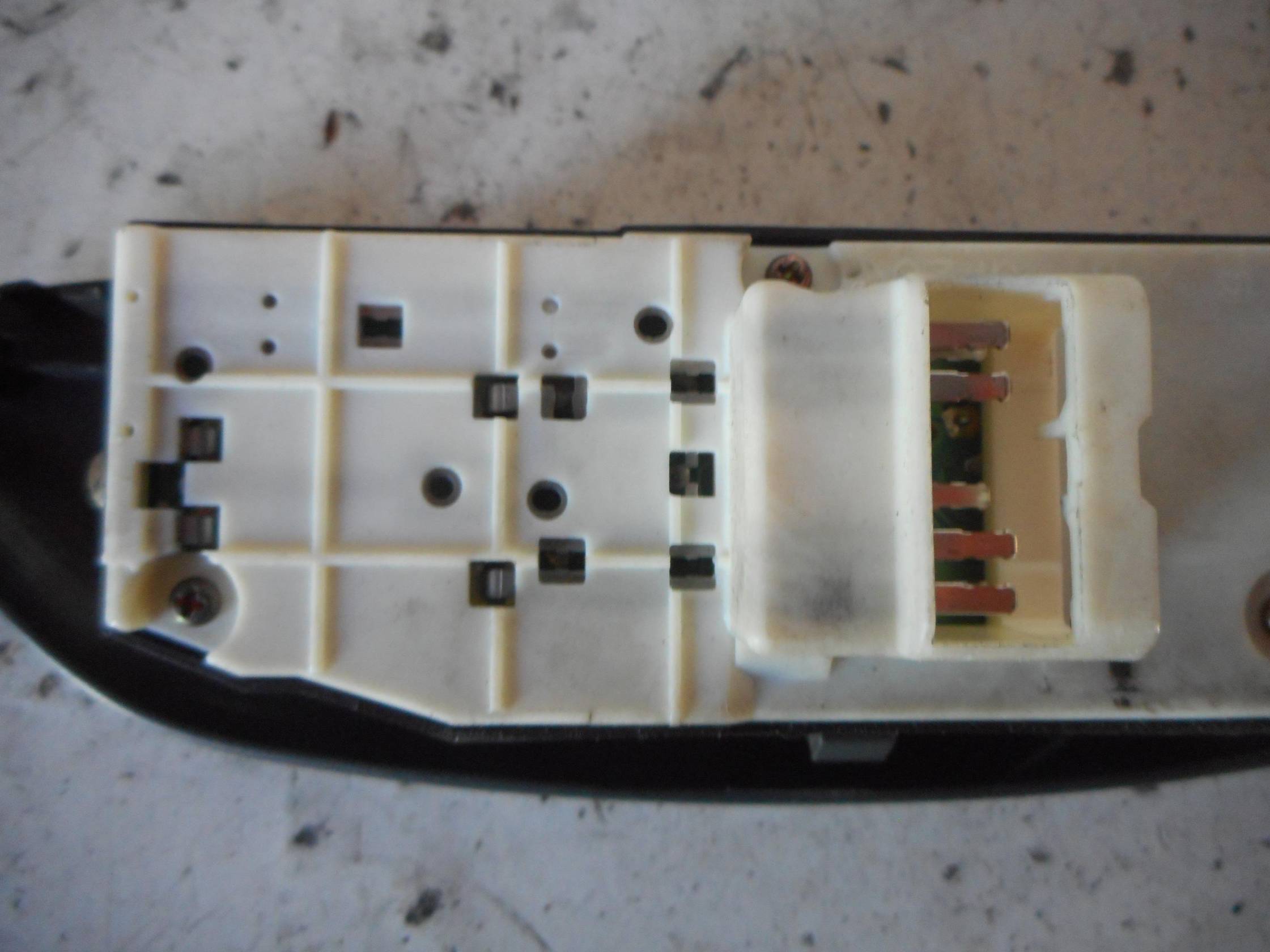 Interruttore alzacristalli porta ant. sx.